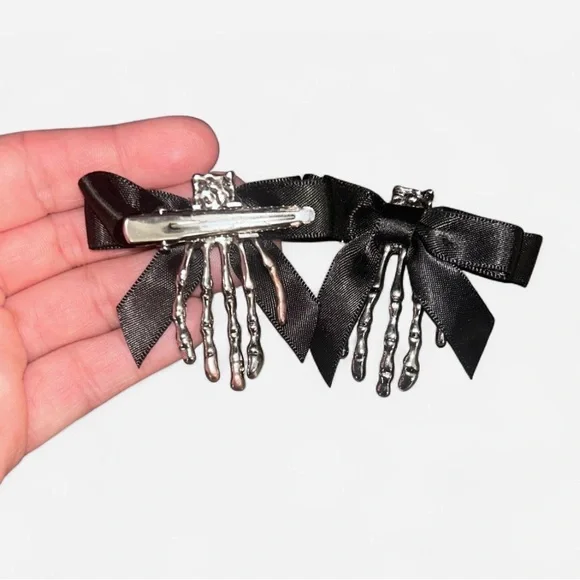 Black Skeleton Hand Hair Clips - Picture 2 of 2